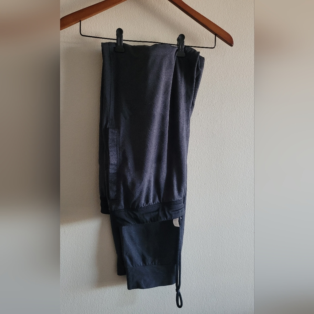 Adidas lightweight warm up jogger Men's XL dark camo
